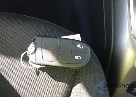 2022 Jeep Renegade Latitude 4X4 из США, поврежденный, VIN ZACNJDB19NPN78712